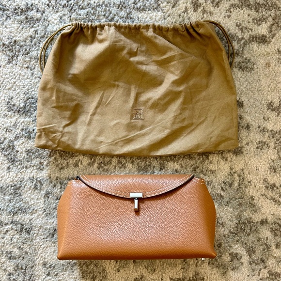 Toteme T-Lock Leather Clutch - Picture 2 of 9